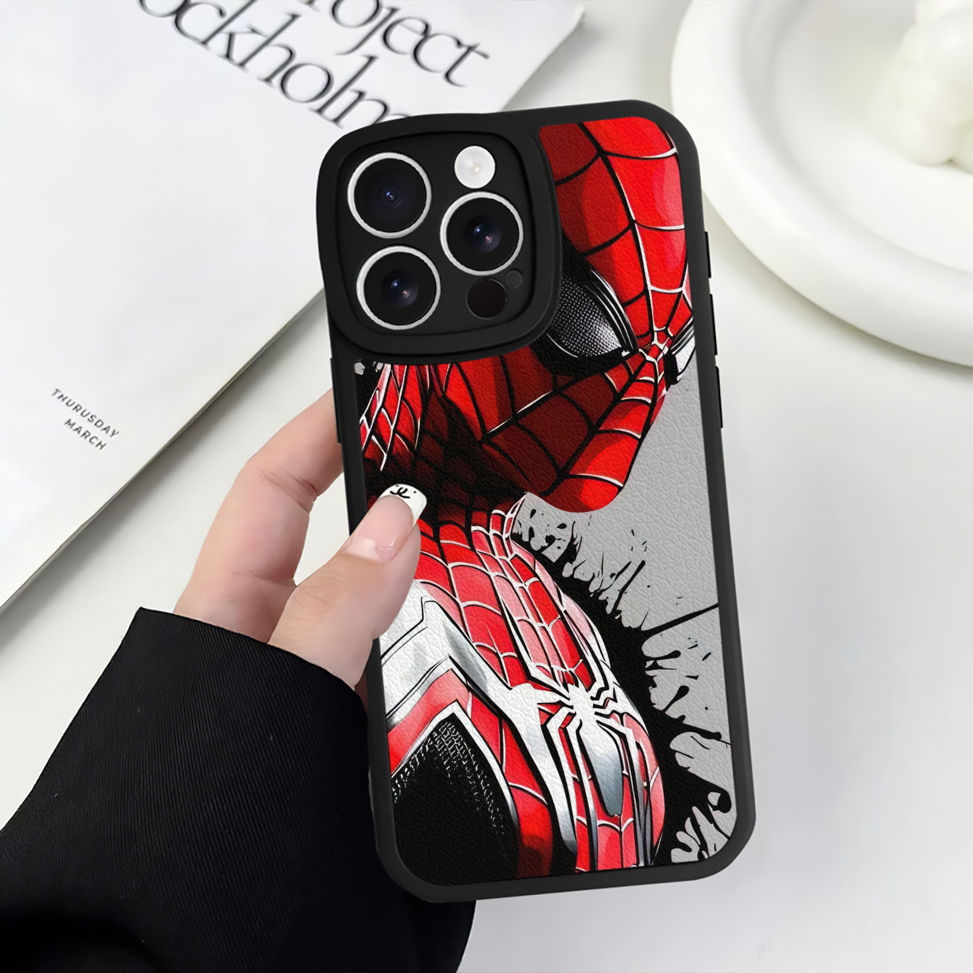 （画像用） Spider Man スパイダーマン 【iPhone 16シリーズ対応】シリコンスマホケース（レザー調） 材質：シリコン